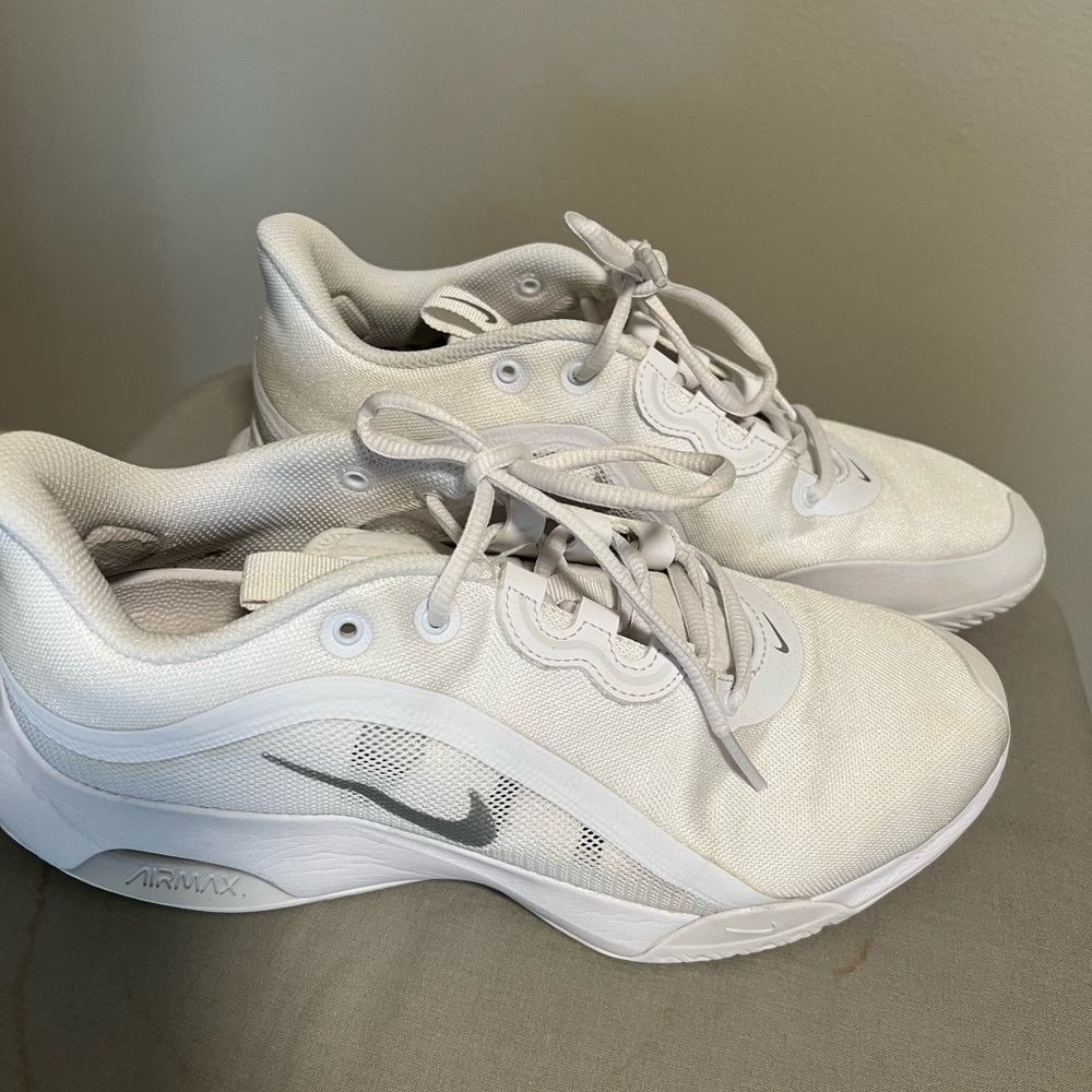 Nike sz9 white